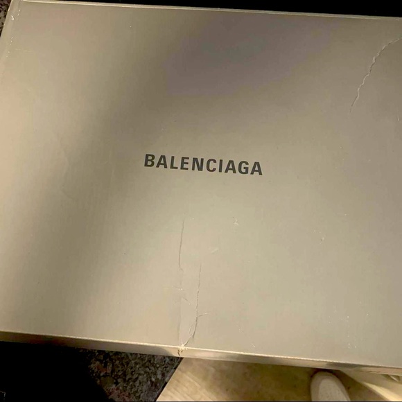I’m selling these worn once Balenciaga size Eu 43 or 9-10 I got the box - Picture 6 of 6